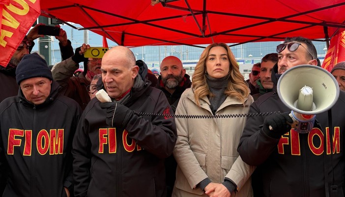 Ex Ilva, Salis a Cornigliano: "Difenderemo i lavoratori fino in fondo: farò qualsiasi cosa per ottenere delle risposte"