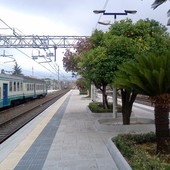 Al mare con il treno: tornano i collegamenti aggiuntivi nel week end per raggiungere la Liguria