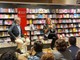 Salis presenta il suo libro ‘È già domani’, bagno di folla alla Feltrinelli Salis presenta il suo libro ‘È già domani’, bagno di folla alla Feltrinelli
