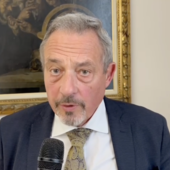 Dopo Signorini, anche Toti farà scena muta davanti ai magistrati. Il legale: "Troppe carte da studiare" (Video)