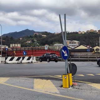 L’inferno della viabilità in Valpolcevera. Linea Condivisa: «In via Castel Morrone un senso unico che nessuno rispetta e nessuno controlla»