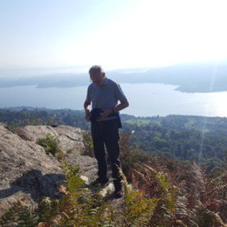 Sul Sass del Pizz a sbalzo sul Lago Maggiore nella sua parte mediana