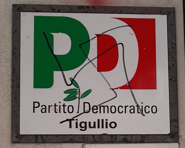 Svastica sulla sede PD a Chiavari, la solidarietà da Elly Schlein: "Un vile atto vandalico"