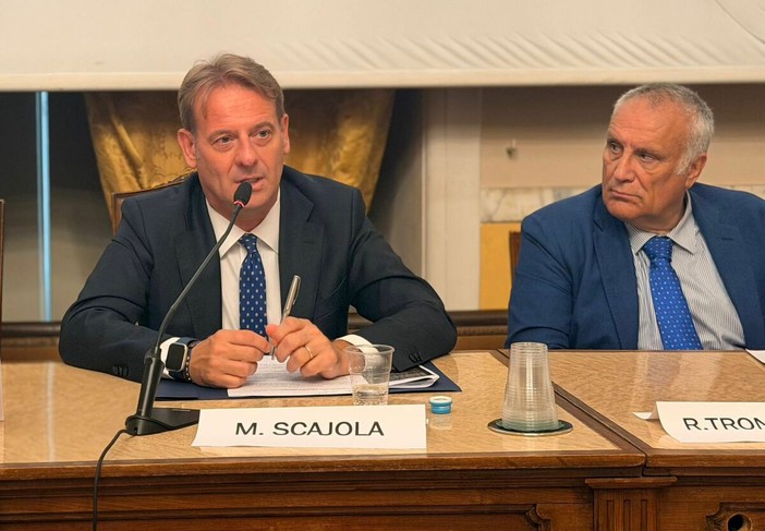 Materie prime, Scajola lancia la sfida da Genova: "L'Italia torni a guardare in casa propria" Materie prime, Scajola lancia la sfida da Genova: "L'Italia torni a guardare in casa propria"
