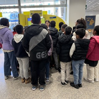 Poste aperte ai piccoli: gli alunni dell'istituto Cantore scoprono il viaggio della corrispondenza