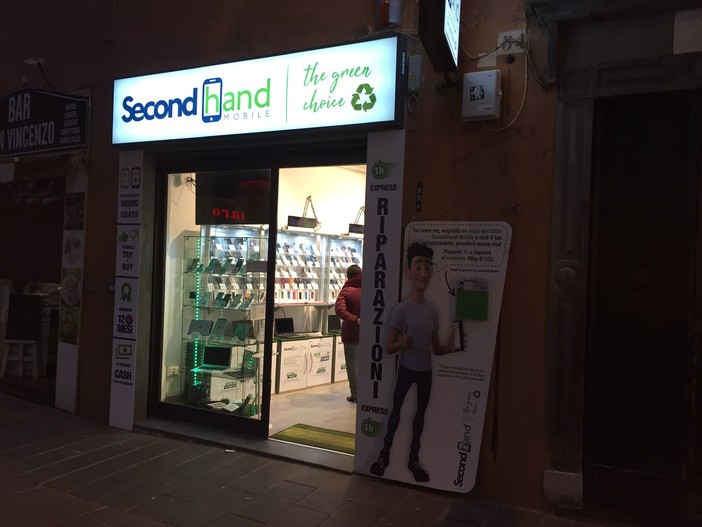 Apre il primo negozio "Second hand" a Genova, la città natale del noto marchio di franchising
