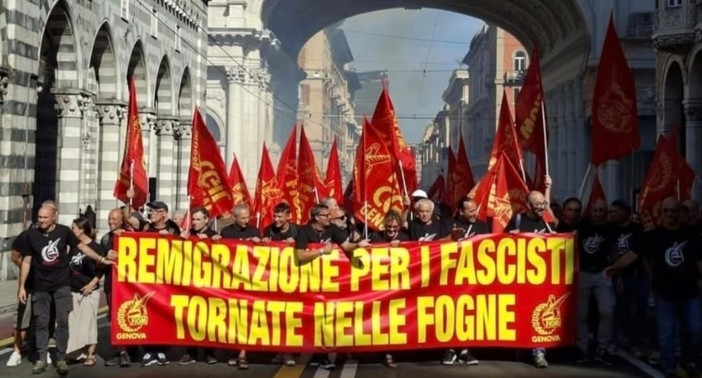 Lo striscione esposto dalla Fiom Genova al corteo dello scorso 30 giugno Lo striscione esposto dalla Fiom Genova al corteo dello scorso 30 giugno