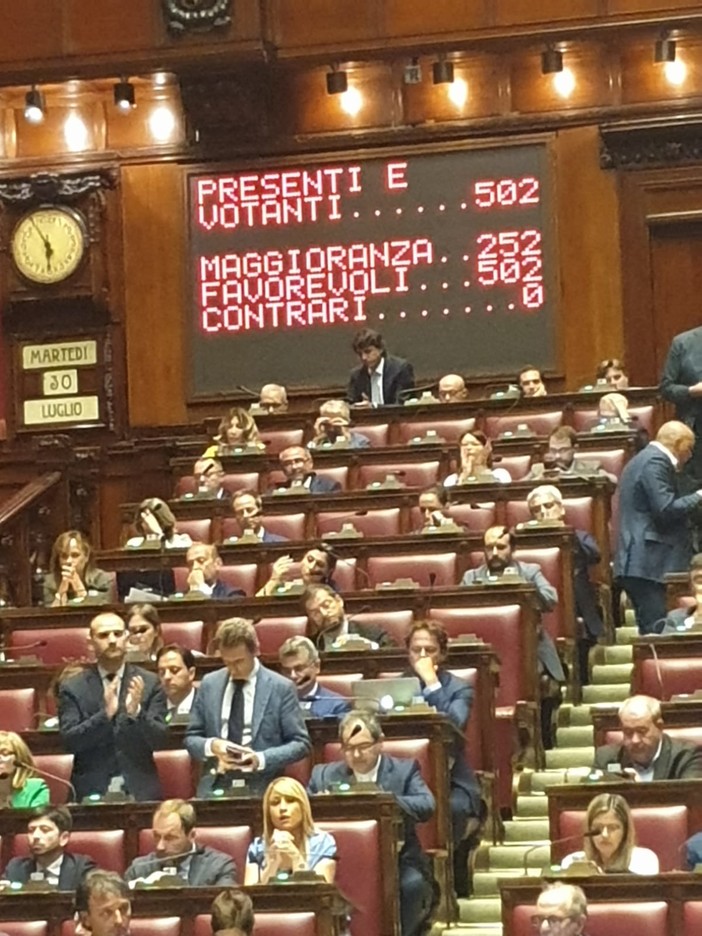 Defibrillatori, Mulé (Fi): "Orgoglio per approvazione legge Salva Vita"