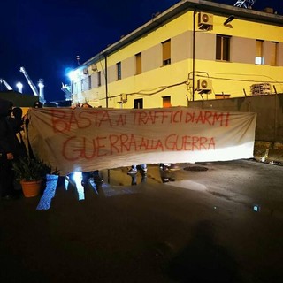 Porto di Genova: lavoratori in sciopero contro la guerra in Yemen