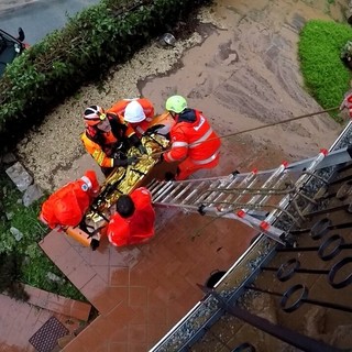 Castiglione Chiavarese: salvata anziana bloccata nel fango (VIDEO)