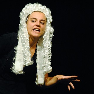 Parola d’ordine: disordine. Al teatro di Cicagna arriva Comic Bazar