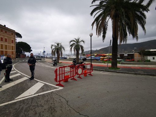 Allerta per mareggiata, a Sestri Levante chiuso un tratto di passeggiata mare