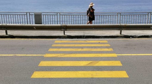 Strisce pedonali contro il guardrail a Vesima, il Municipio chiede una verifica Strisce pedonali contro il guardrail a Vesima, il Municipio chiede una verifica
