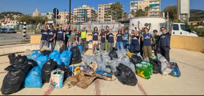 Liguria, oltre 6 quintali di rifiuti rimossi con i "Sea & Rivers": la maxi mobilitazione di Plastic Free Liguria, oltre 6 quintali di rifiuti rimossi con i "Sea & Rivers": la maxi mobilitazione di Plastic Free