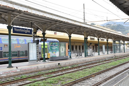 Maltempo, circolazione ferroviaria sospesa sulla Genova-Ventimiglia Maltempo, circolazione ferroviaria sospesa sulla Genova-Ventimiglia