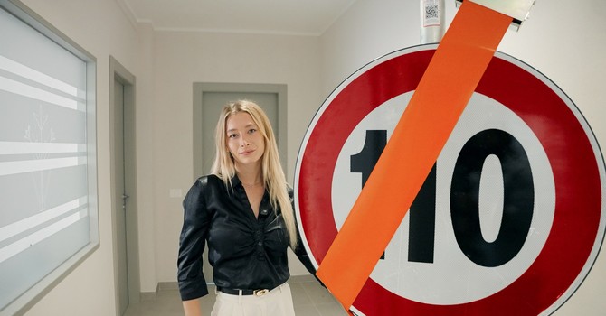 Sara Grandi mostra l'innovativo sistema 'Rollo' ideato dall'azienda genovese Bio System