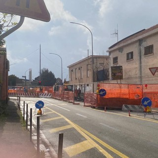 La strettoia di via Pacoret a Multedo che sta provocando notevoli rallentamenti