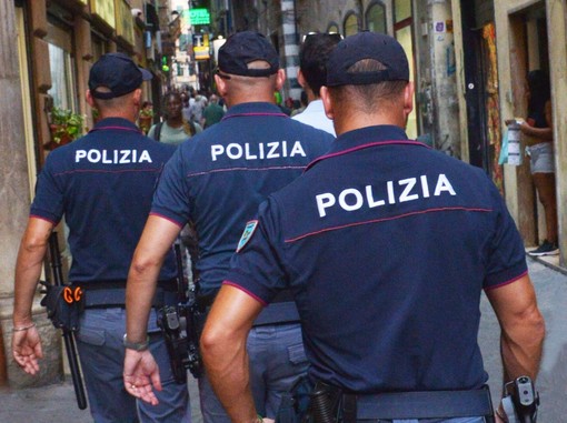 Giudicato per direttissima, tunisino sfascia la volante che lo riporta al carcere di Marassi Giudicato per direttissima, tunisino sfascia la volante che lo riporta al carcere di Marassi