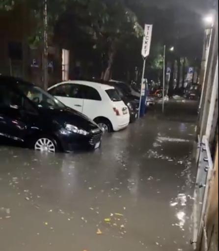 Maltempo, caduti dai 100 ai 200 mm di pioggia a Genova. Toti: "Fortunatamente nessun ferito" Maltempo, caduti dai 100 ai 200 mm di pioggia a Genova. Toti: "Fortunatamente nessun ferito"