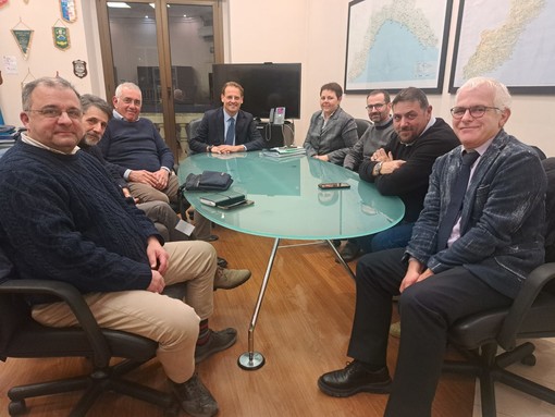 L'assessore regionale Scajola incontra i tassisti: “Indispensabile confronto con la categoria”