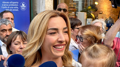 Le prime parole da sindaca di Silvia Salis: "La città chiedeva un cambiamento. Dedico la vittoria a mio padre" Le prime parole da sindaca di Silvia Salis: "La città chiedeva un cambiamento. Dedico la vittoria a mio padre"