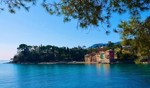Rapallo, si tuffa in acqua e si sente male: morta turista 82enne Rapallo, si tuffa in acqua e si sente male: morta turista 82enne
