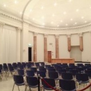 Per il ciclo d'incontri "Ieri e oggi: le metamorfosi culturali del nostro tempo", Vito Molinari con "I comici: da Petrolini a Villaggio"