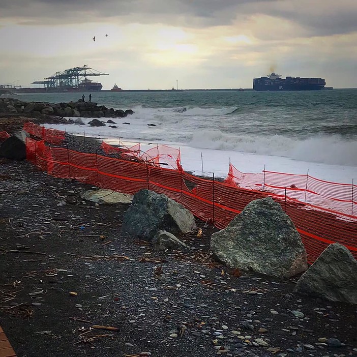 Voltri, il mare non perdona: cantiere sottosopra. Ma non si doveva finire a giugno?