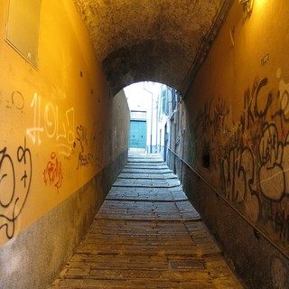 Salita Di Negro, pietre sconnesse e scarsa illuminazione. Ferrante: “Situazione monitorata ma non ci sono criticità”