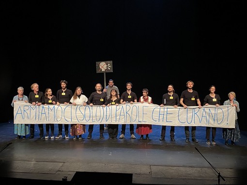 "Supereroi Smascherati", in scena le parole che curano del Gruppo Stranità del Teatro dell'Ortica