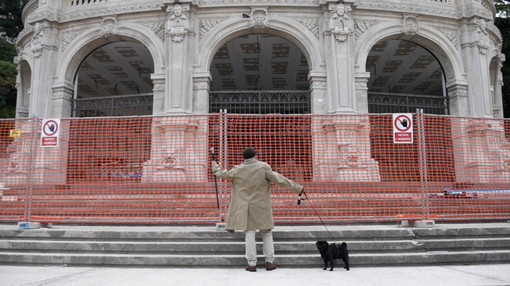 Scalinata Borghese: 'Non è un cantiere per vecchi', ma per il cane Orlando (VIDEO)