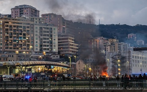 Scontri tra ultras prima di Genoa-Inter: quindici poliziotti feriti a Marassi. Indaga la Digos