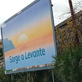 "Sorge a Levante", la pubblicità anonima affissa in città per promuovere la prossima apertura... di un supermercato "Sorge a Levante", la pubblicità anonima affissa in città per promuovere la prossima apertura... di un supermercato