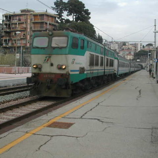 Il PCI: "Personale addetto a pulizia treni liguri non percepisce lo stipendio da settembre" Il PCI: "Personale addetto a pulizia treni liguri non percepisce lo stipendio da settembre"