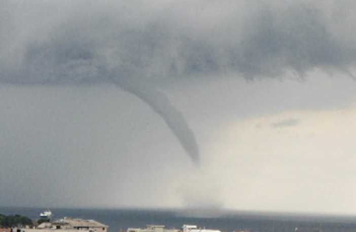 Tromba d'aria davanti alle coste di Voltri