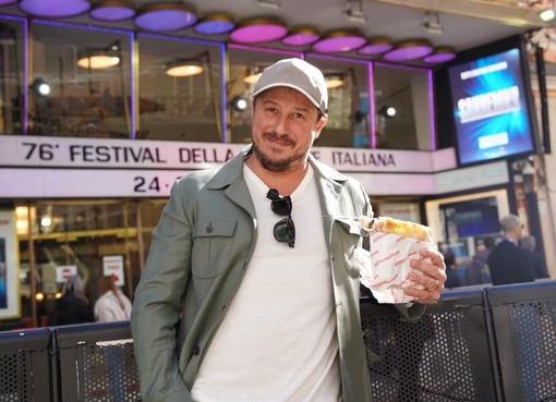 Tommaso Mazzanti in questi giorni a Sanremo per il suo negozio "temporaneo"