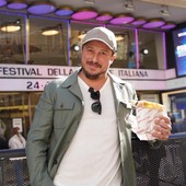 Tommaso Mazzanti in questi giorni a Sanremo per il suo negozio "temporaneo"