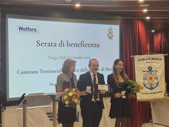 La targa Aldo Grimaldi alla Capitaneria e ad Assagenti