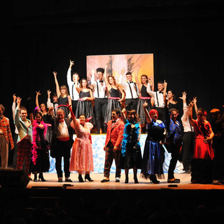 &quot;9 donne e un mistero&quot;, venerdì il saggio dei ragazzi grandi del Banchéro