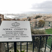 Targa di Norma Cossetto, il Comune cerca una soluzione per ripristinarla e proteggerla dai vandalismi Targa di Norma Cossetto, il Comune cerca una soluzione per ripristinarla e proteggerla dai vandalismi
