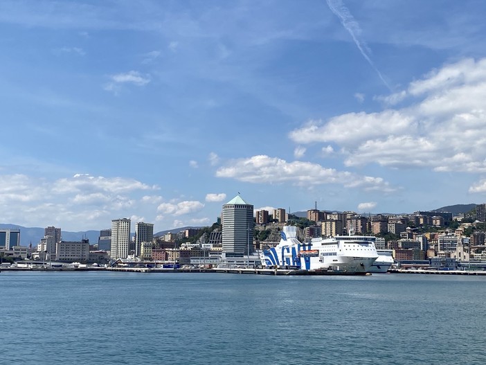 Corsica e Sardegna, traghetti sempre più cari: per l'estate 2024 rialzi oltre il 15%