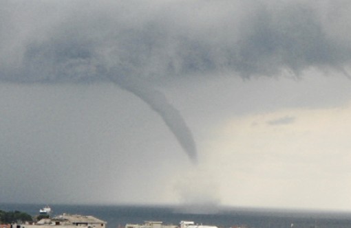 Tromba d'aria davanti alle coste di Voltri Tromba d'aria davanti alle coste di Voltri