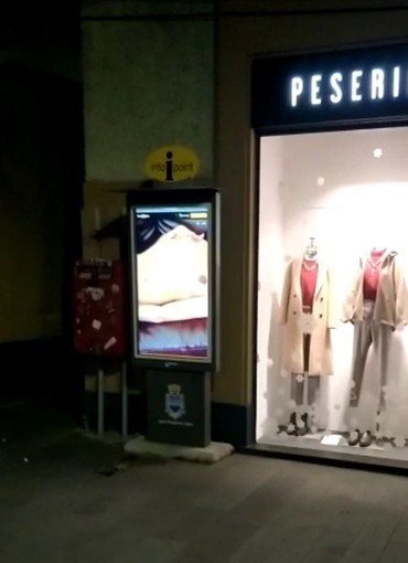 Santa Margherita: video porno sui totem del Comune, indagano i Carabinieri