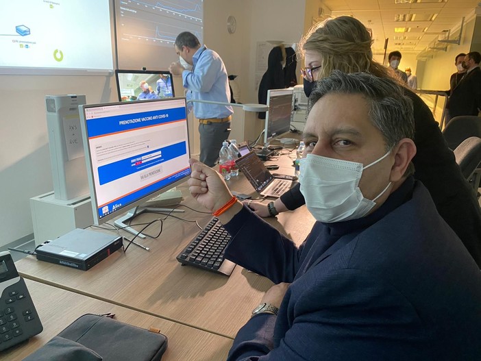 Vaccini, Toti: "Nell'ultima settimana balzo in avanti delle prime dosi"