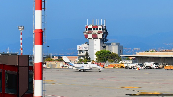 Aeroporto Cristoforo Colombo: al via gli avvicinamenti satellitari Aeroporto Cristoforo Colombo: al via gli avvicinamenti satellitari