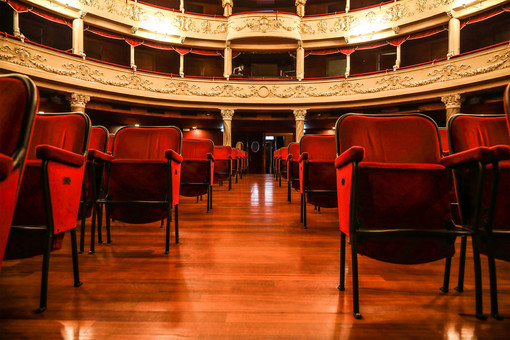 “Facciamo luce sul teatro!”, anche il Teatro Nazionale di Genova in prima fila per l'iniziativa