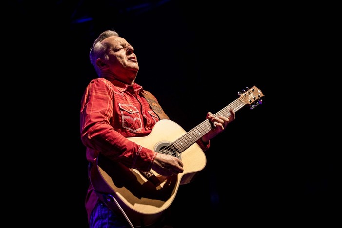 Tutto esaurito al Politeama Genovese per il ritorno del chitarrista australiano Tommy Emmanuel Tutto esaurito al Politeama Genovese per il ritorno del chitarrista australiano Tommy Emmanuel
