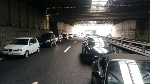 Crollo ponte: traffico in tilt per incidente e treni in forte ritardo