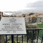 Targa di Norma Cossetto, il Comune cerca una soluzione per ripristinarla e proteggerla dai vandalismi Targa di Norma Cossetto, il Comune cerca una soluzione per ripristinarla e proteggerla dai vandalismi