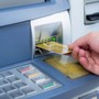 Truffe al bancomat con la tessera scambiata, tre arresti in centro